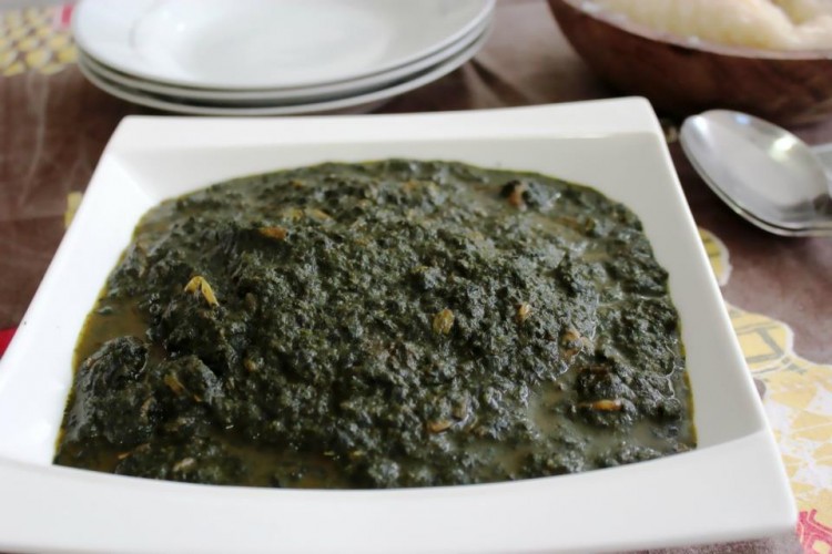 Dongo (kelenkelen feuilles de manioc)