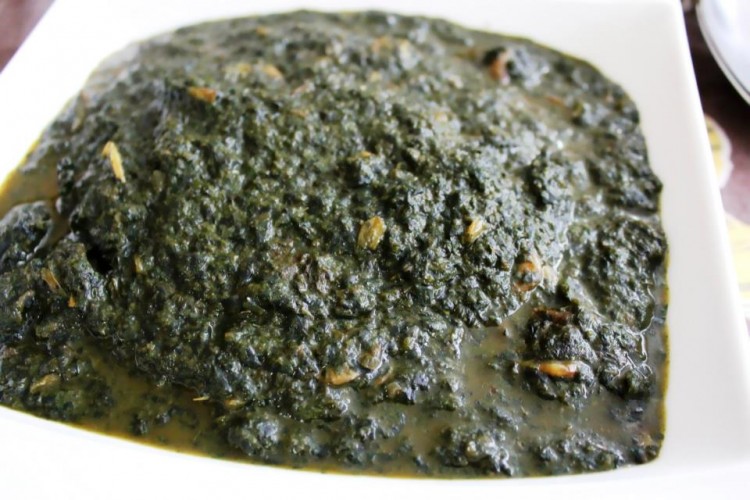 Dongo (kelenkelen feuilles de manioc)