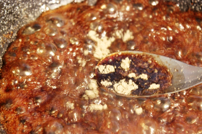 Travers de porc grillés au miel & plantain rôti à l'huile de coco