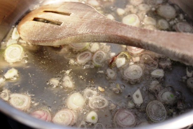 crevettes sautées njansan et huile de coco