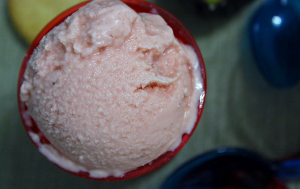 glace au yaourt à la fraise et fruit de la passion
