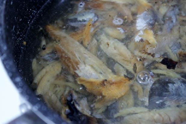 Sauce d'arachides au harengs fumés (bifaka) (1)