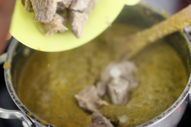 Sauce de feuilles de manioc 