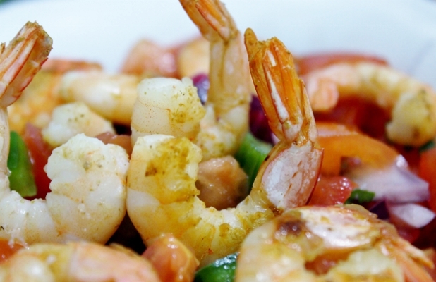 Crevettes-sautées-et-Salsa-de-tomates