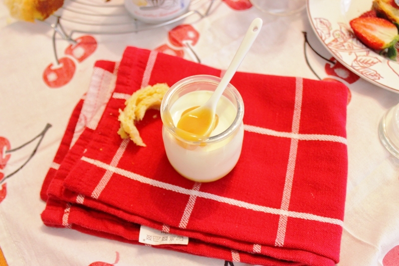 yaourt-à-la-confiture-de-lait