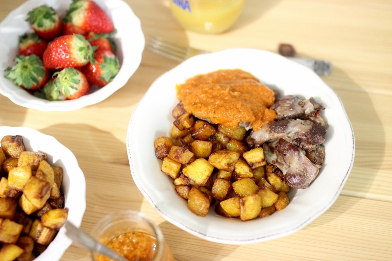 Gésiers de poulets rotis et frites de plantains aux épices