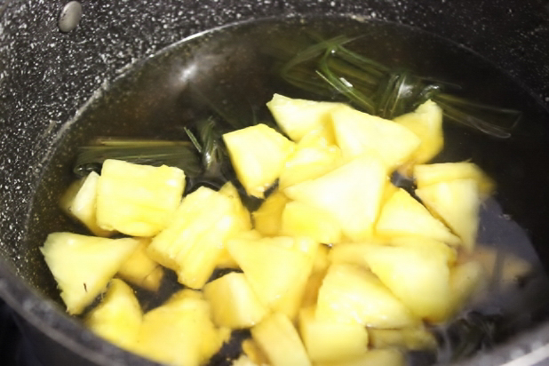 eau d'ananas à la citronelle