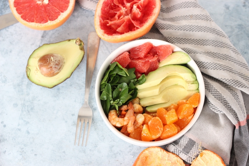 Salade de cresson à l’avocat, clémentine et crevettes pimentées 