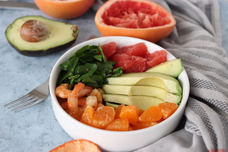 Salade de cresson à l’avocat, clémentine et crevettes pimentées 