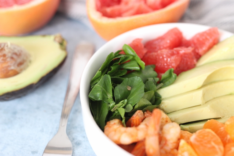 Salade de cresson à l’avocat, clémentine et crevettes pimentées 