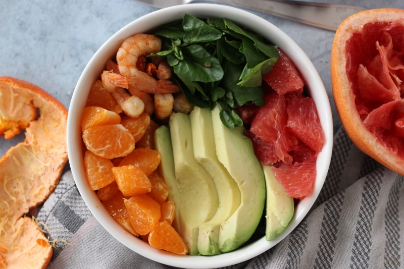 Salade de cresson à l’avocat, clémentine et crevettes pimentées 