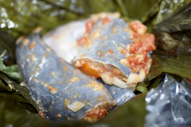 ajout du poisson dans la papillote