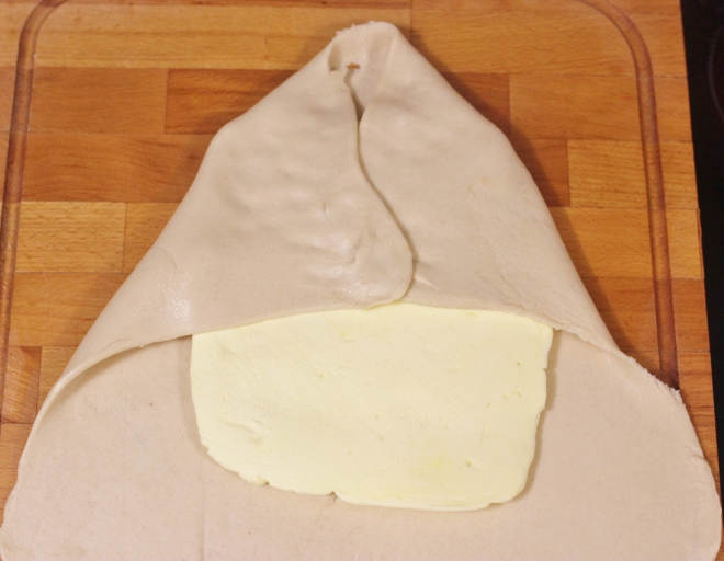tourrage de la pâte levée feuilletée