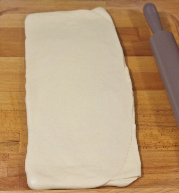 tourrage de la pâte levée feuilletée