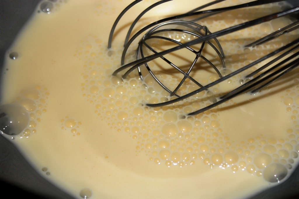 mélange lait et oeufs